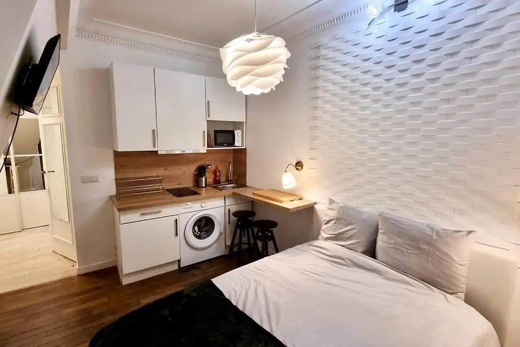 Apartment Champs-Elysees - Suite For 2 People Paris