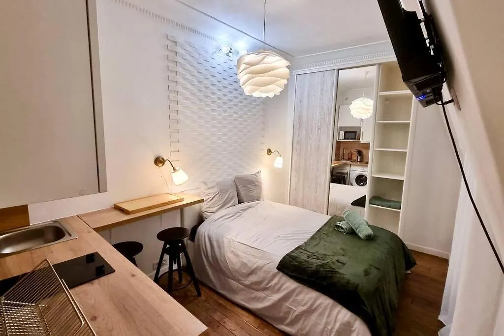 Champs-Elysees - Suite For 2 People Paris Apartment