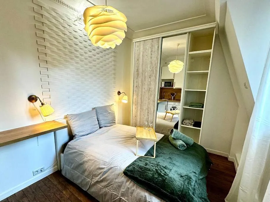 Champs-Elysees - Suite For 2 People Παρίσι