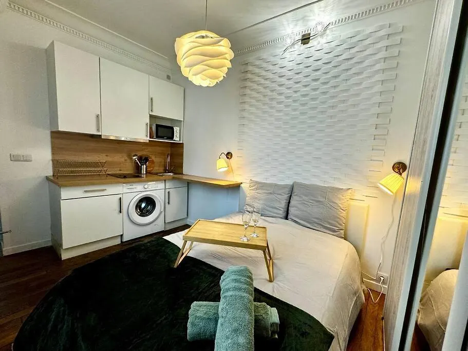 Champs-Elysees - Suite For 2 People Paris 0*,  France