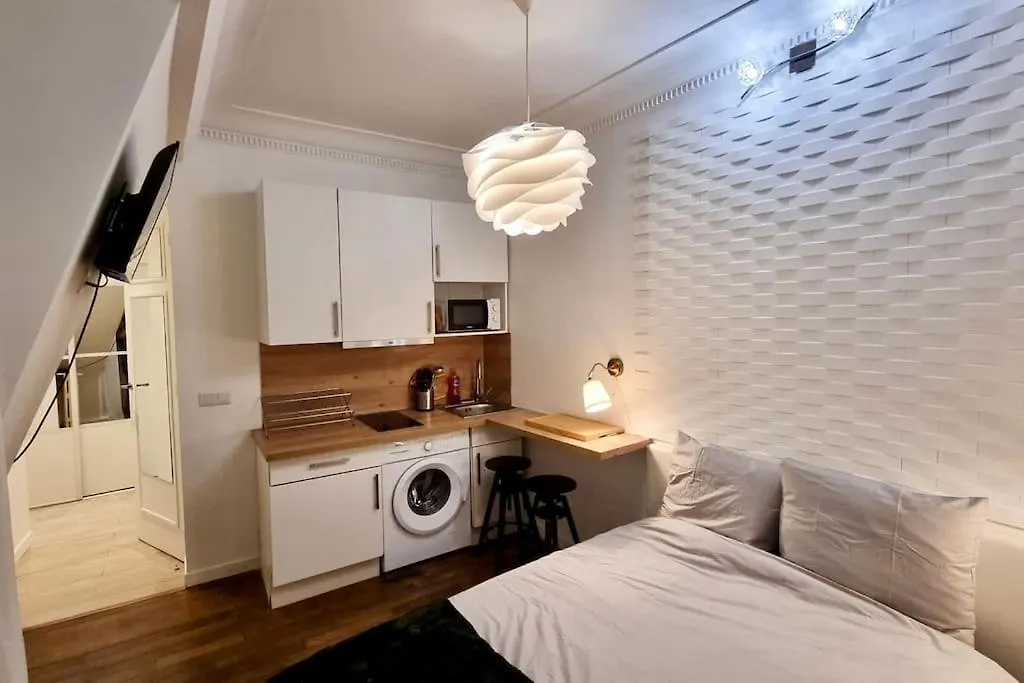 Champs-Elysees - Suite For 2 People Paris 0*,  France
