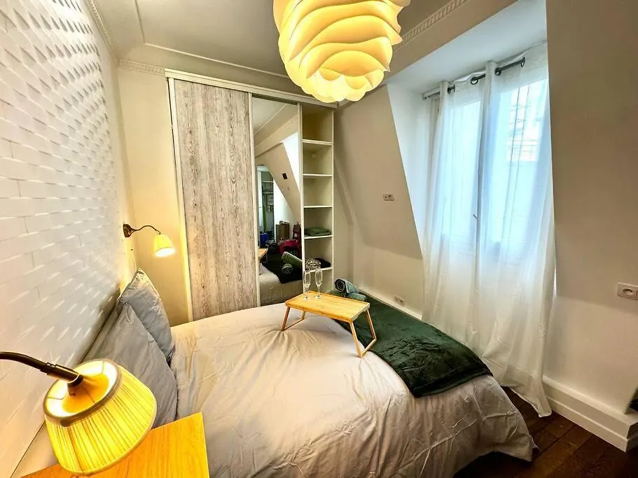 Champs-Elysees - Suite For 2 People Paris France
